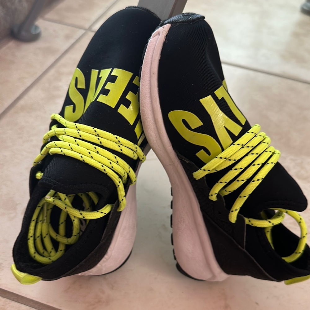 Boys HEELYS …..Size 13…..$70